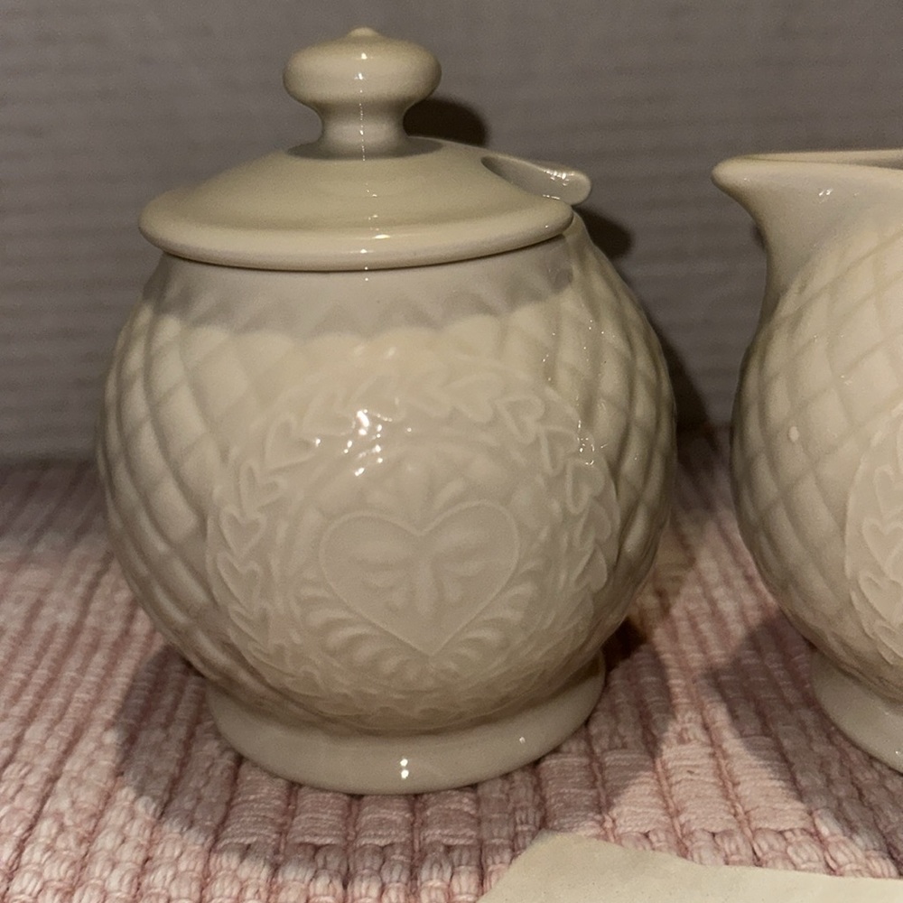 Longaberger 2004 Collector's Club Sugar & Creamer - Picture 2 of 6